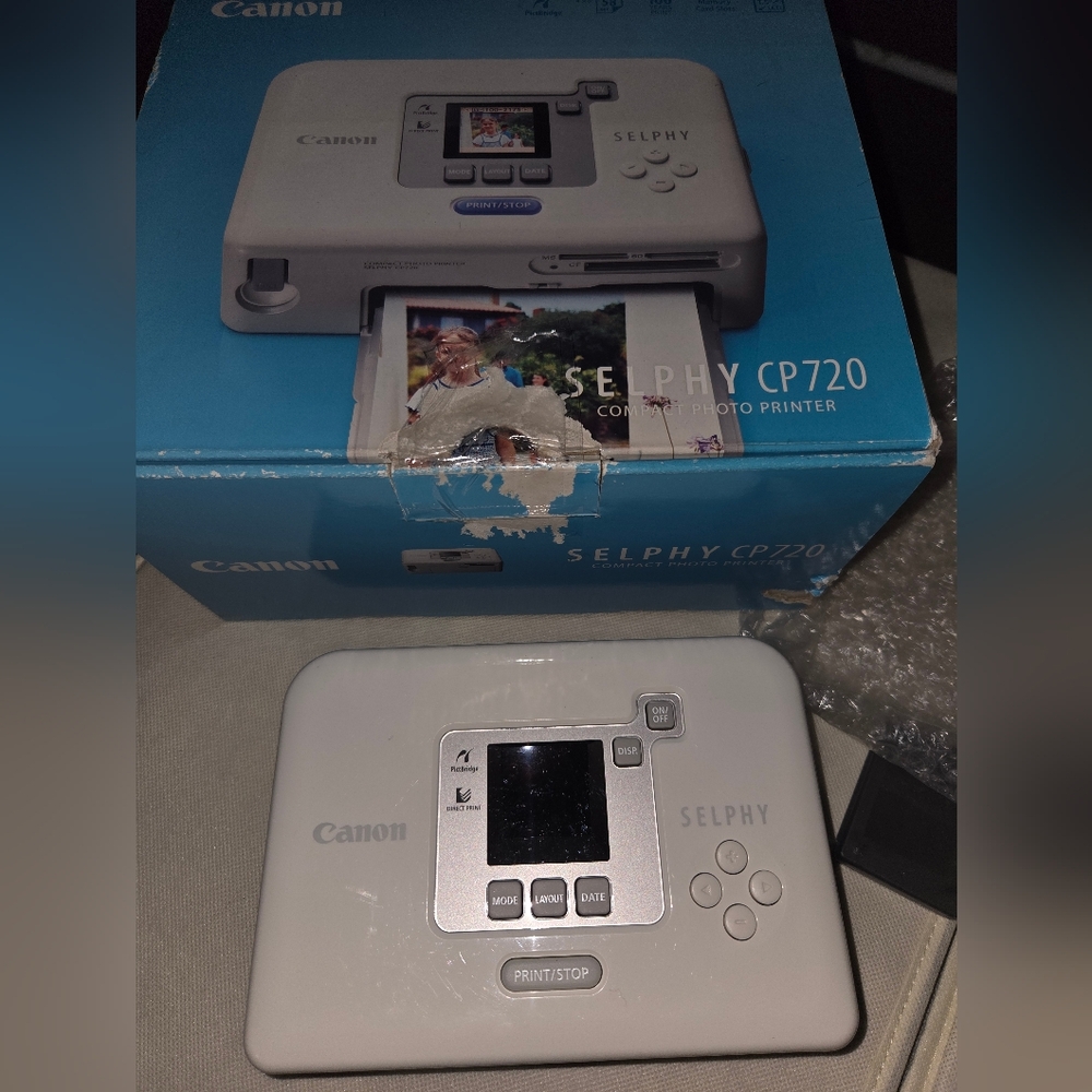 Canon Selphy CP720 Photo Printer in White and Gray